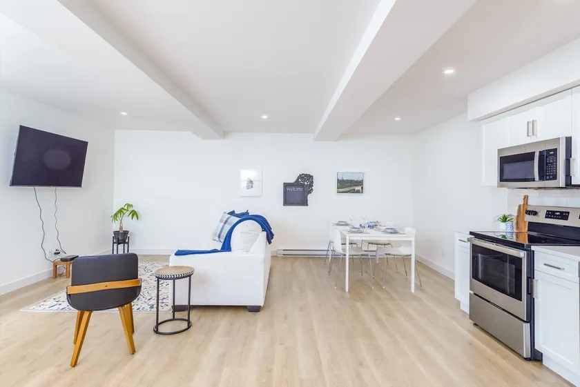 Modern Suite by Black Mountain Golf Club - Image 1