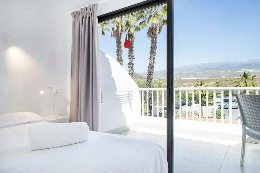 1. One bedroom apartment with mountain view - Image 1