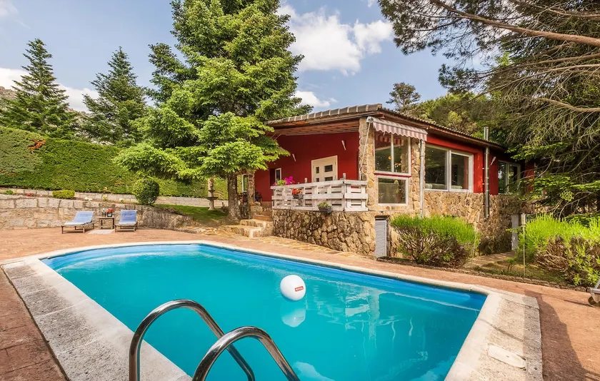 Luxurious Home In Mataelpino - Image 1