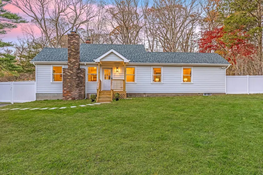 White Cottage East Setauket - Image 1