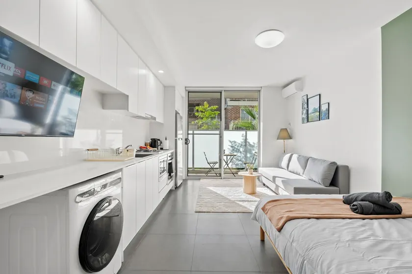 Comfy Studio | Balcony | 12 Mins Walk to Train - Image 1