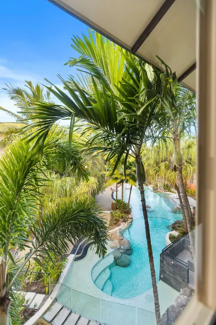 Top-Floor Apartment: 9 Pools, Gym & BBQ Oasis - Image 1