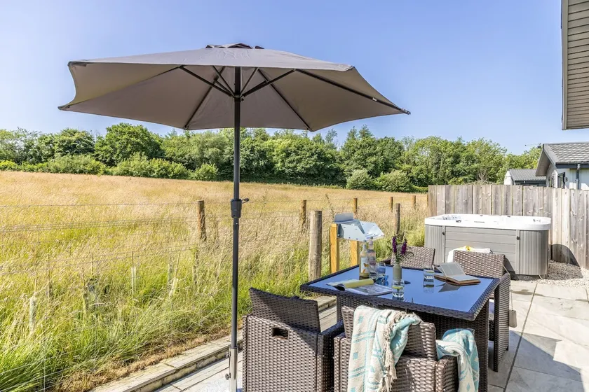 Poppy, 5 Roadford Lakes Lodges - Image 1