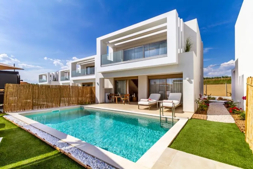 Anna Luxury Villa by TravelPro - Image 1