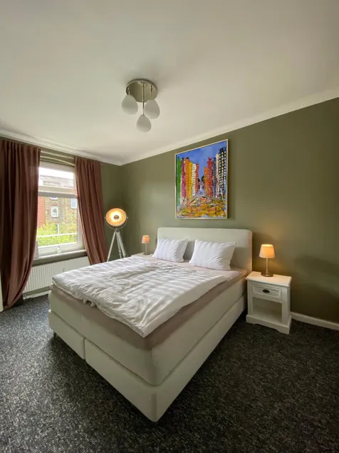Apartment 5 - Image 1