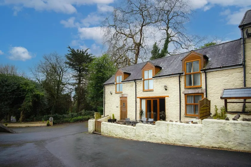 Fletcher Coach House - 3 Bedroom Cottage - Pendine - Image 1