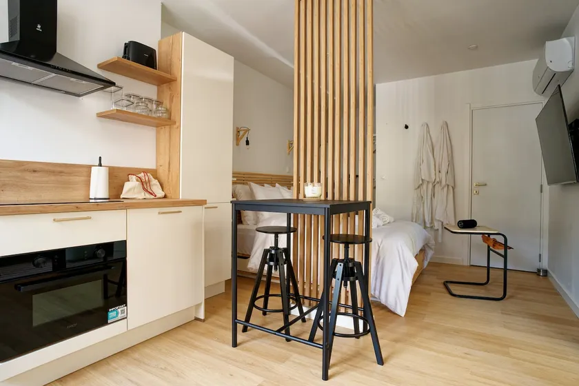 Wake up in white — Private Jacuzzi & cotton comfort - Image 1