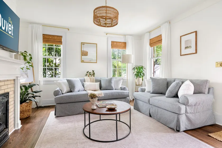 Comfy on King Street | Peachy King - Image 1