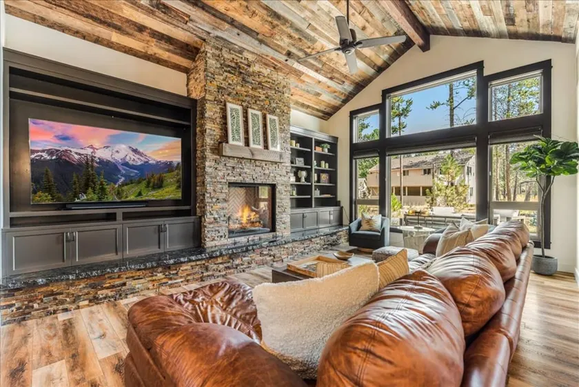 Gannet Chalet with HOT TUB, SAUNA, SHARC - Image 1