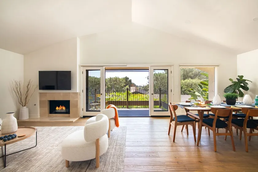 La Jolla Hillside Views and Coastal Comfort - Image 1