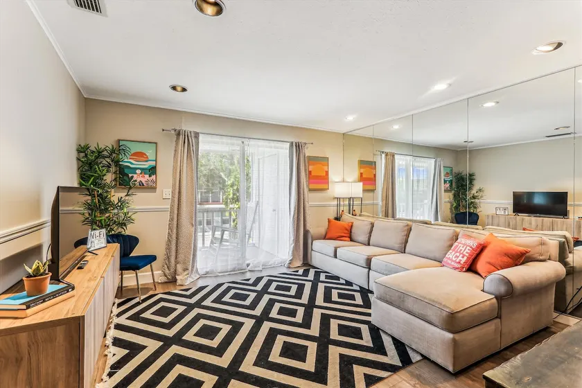 Salt Run: Downtown View, 2BR, Free Tix - Image 1