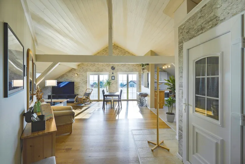 Happy Hugle Haus - Image 1