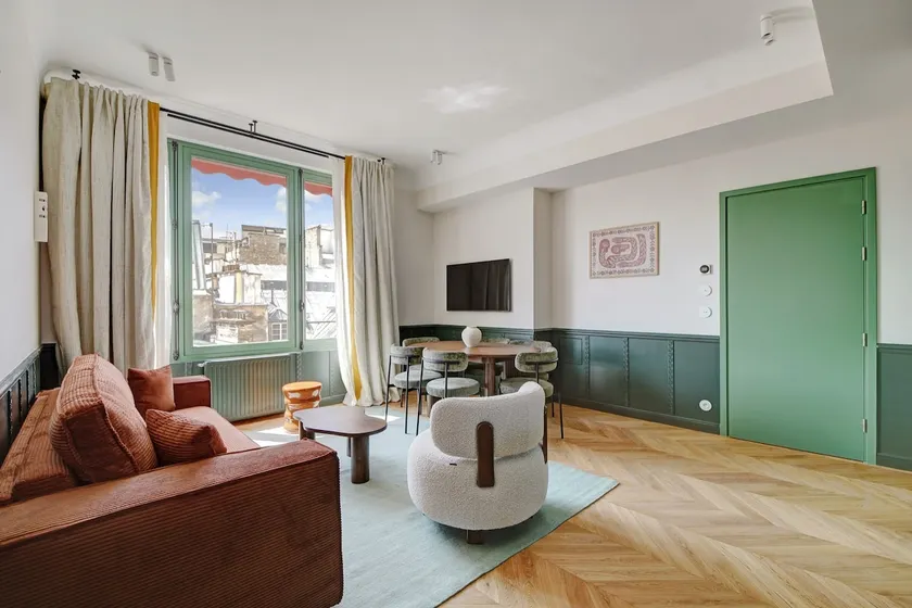 A Dazzling 2-Bedroom/2-Bathroom with Services at the Opera - Image 1
