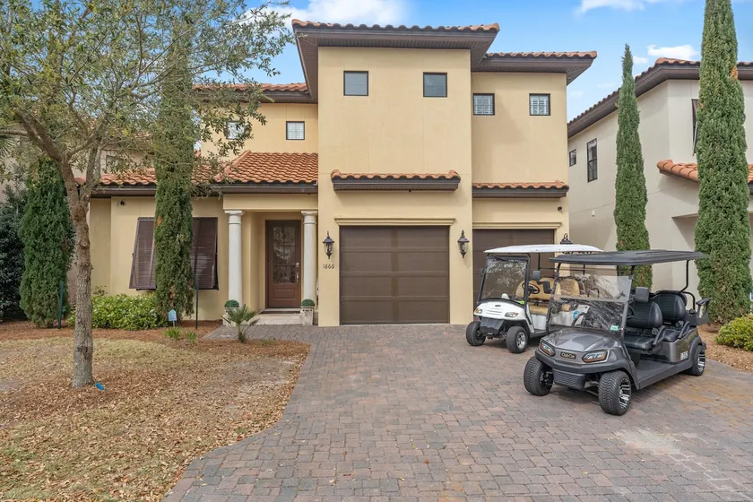 Beach Villa w/ TWO GOLF CARTS! Balcony w/ Golf Course View, Pool, Near Wharf. - Image 1
