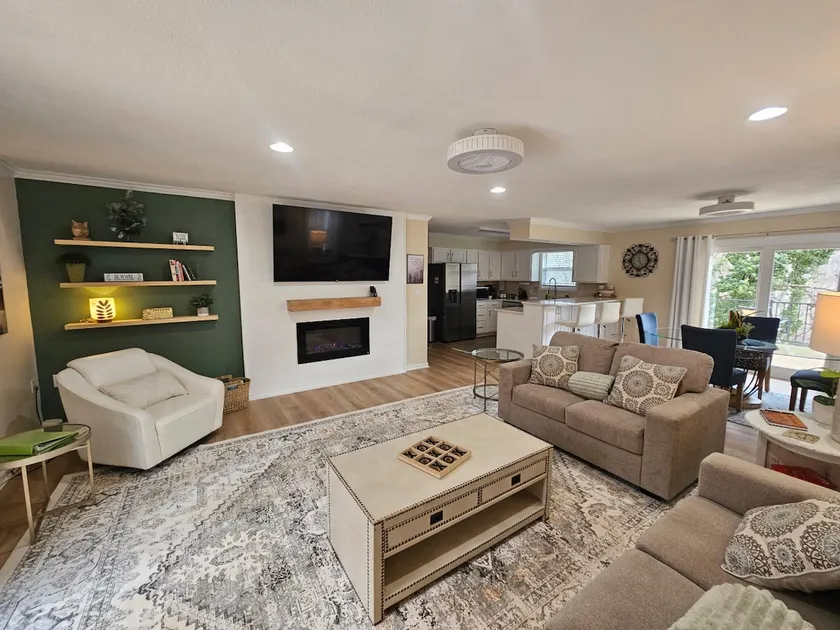 Mountain Vibe, 2 Kitchens, Sleeps 10, 1900sf - Image 1