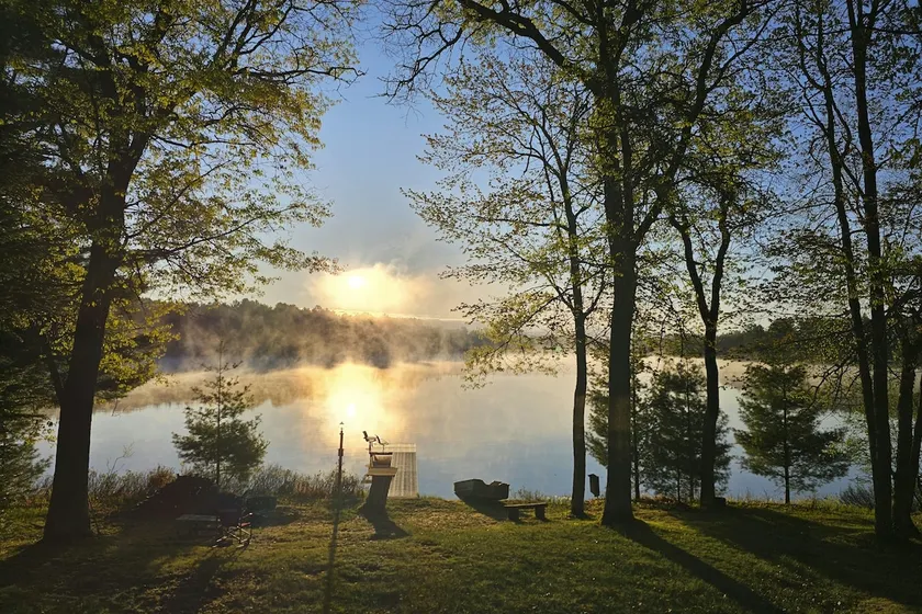 Charming Lakefront Cabin on Trail 17 - Image 1