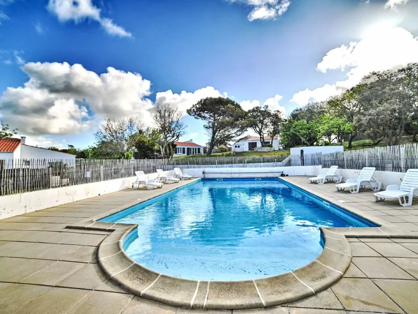 Les Cariatides 4 by Interhome - Image 1