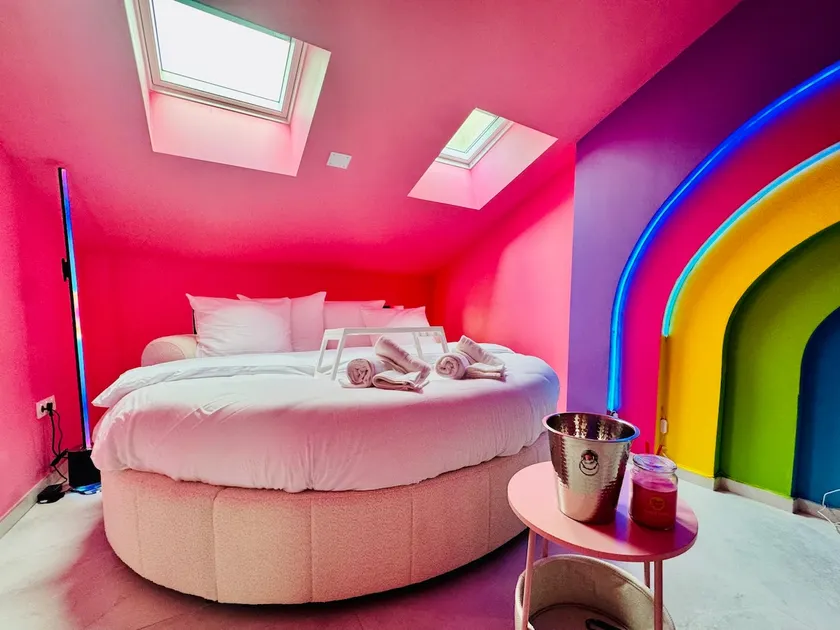 You in colors — Sky of love & Private Jacuzzi - Image 1