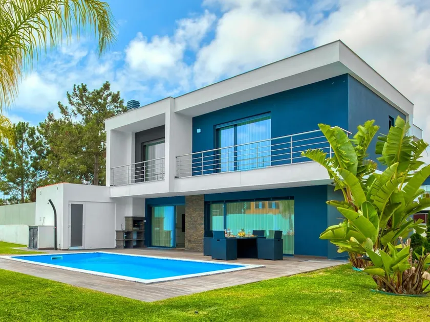 Vita Portucale ! Chic Luxe Villa with Saltwater Pool - Image 1