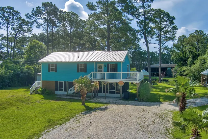 The Blue House~Private Waterfront~Boat Slip~Kayaks - Image 1