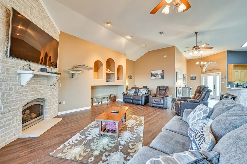 Boat Dock & Hot Tub: Waterfront Home in Milam! - Image 1