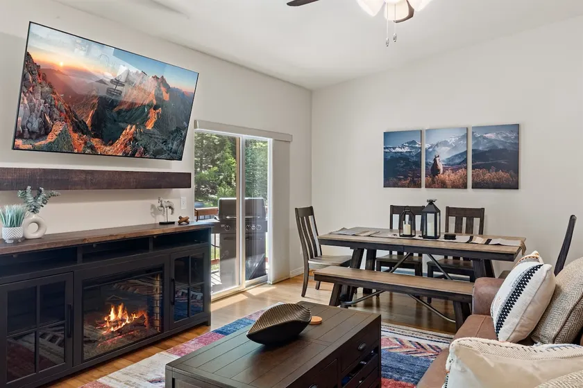 Rivers Edge Retreat | In-Town Townhouse | Sleeps 6 - Image 1