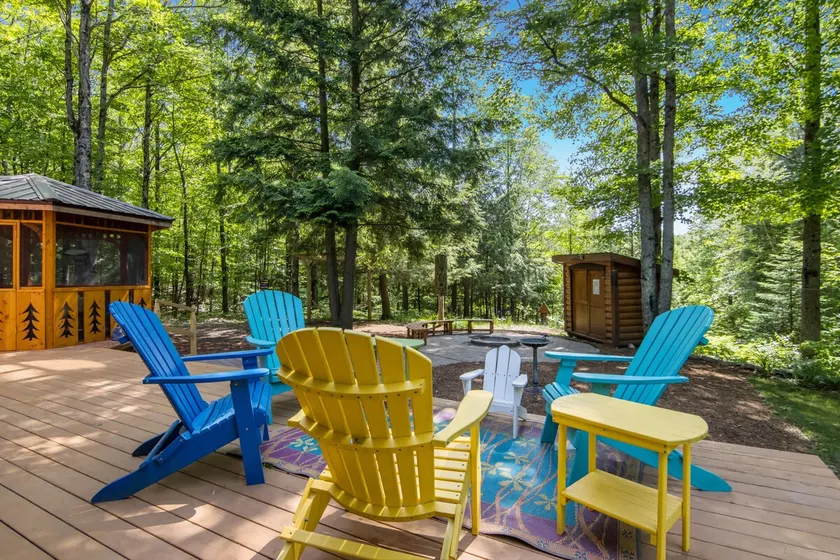 Bradley's Bend Trout Fishing Riverfront Log Cabin - Image 1