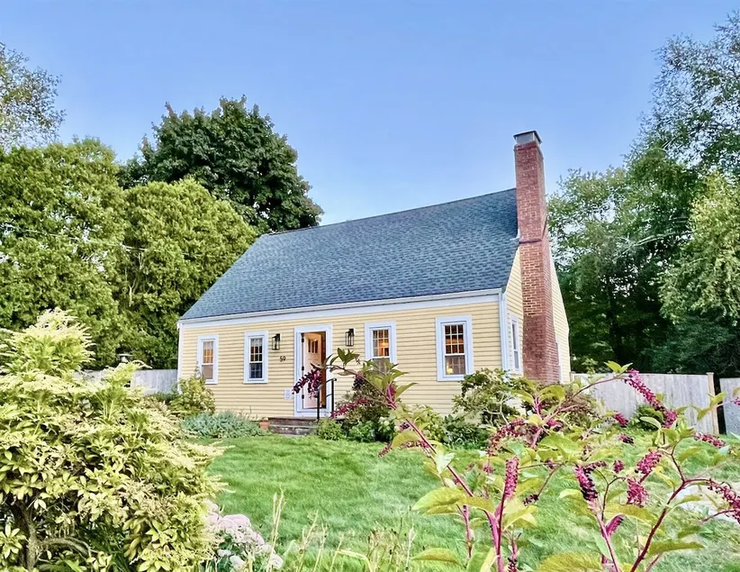 Family Cottage Near Beach & Downtown Newburyport - Image 1