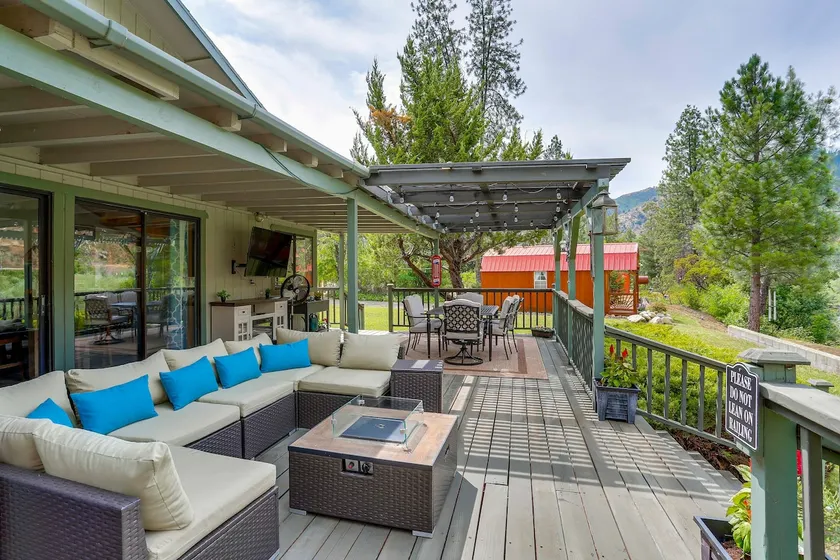 Scenic Riverfront Escape w/ Sauna in Junction City - Image 1