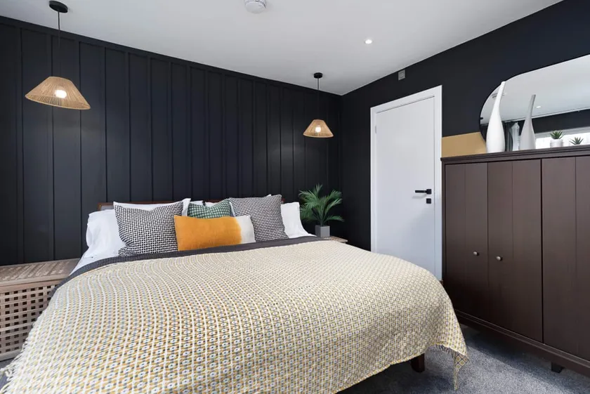 2 Free Park Space Driveway - Sleeps 8 (2 Ensuites) - Image 1
