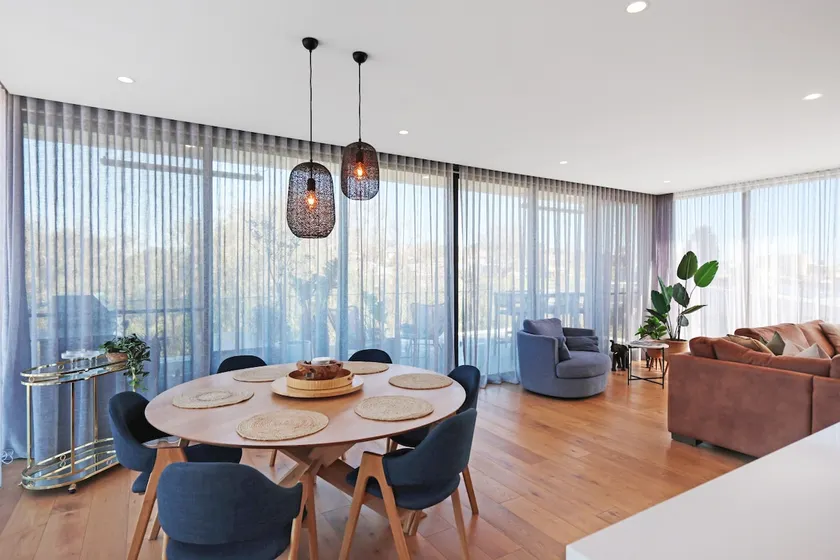 302 Penthouse Portarlington Waterfront Luxury sleeping 6 3 Queen Bedrooms 2 bathrooms Private Terrace Aircon and Heating - Image 1