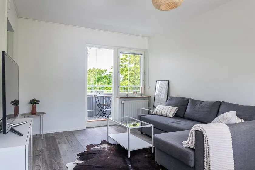 1BR Apartment with Balcony & Free Private Parking - Image 1