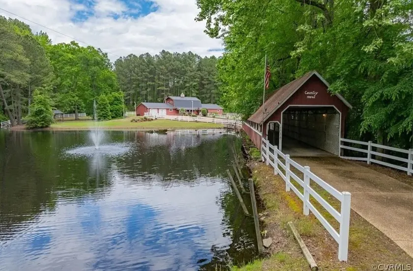 Skippers VA Lakefront 3BR | Dock + Firepit - Image 1