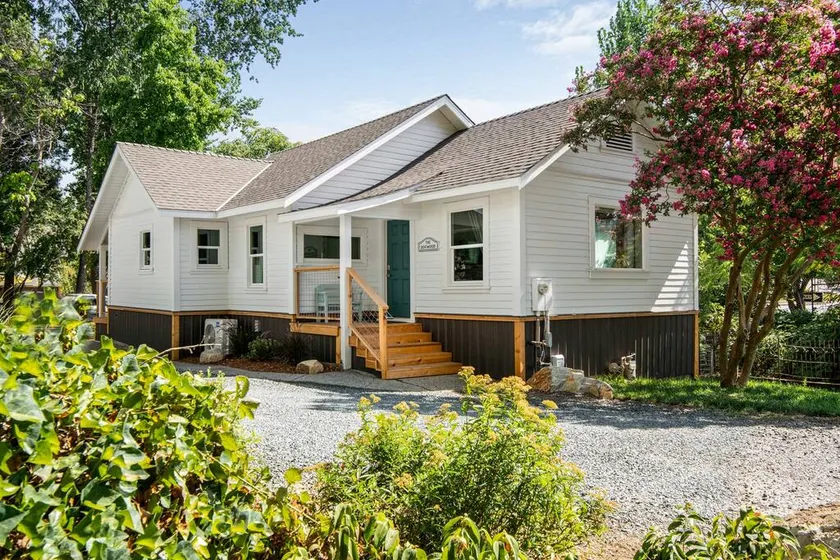 Creektown Cottages/ The Dogwood - Image 1