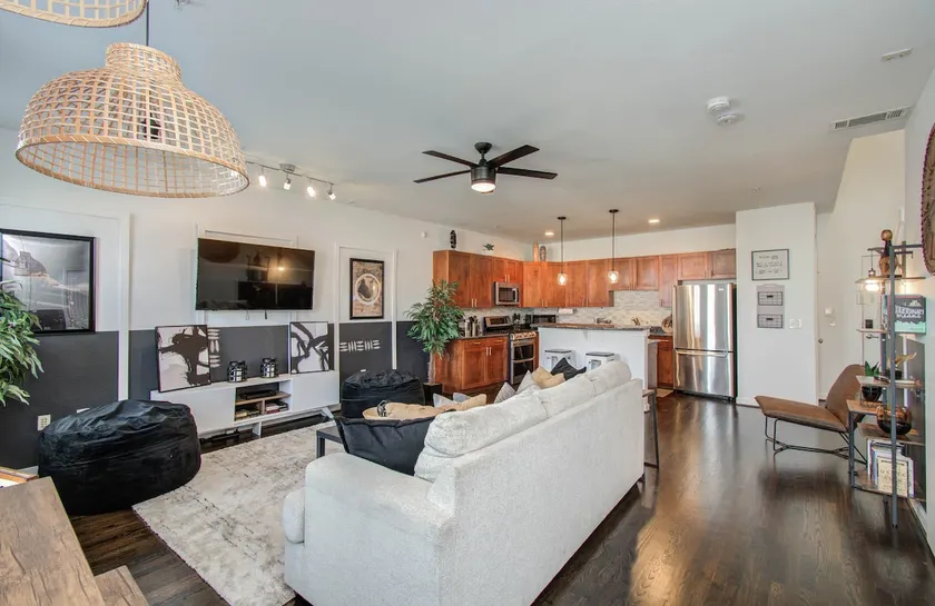Midtown Urban Retreat | 2story 1BD/1.5BA Apartment - Image 1