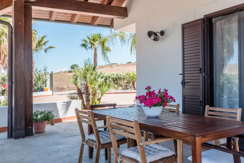 Apartment with veranda and kitchen - Image 1