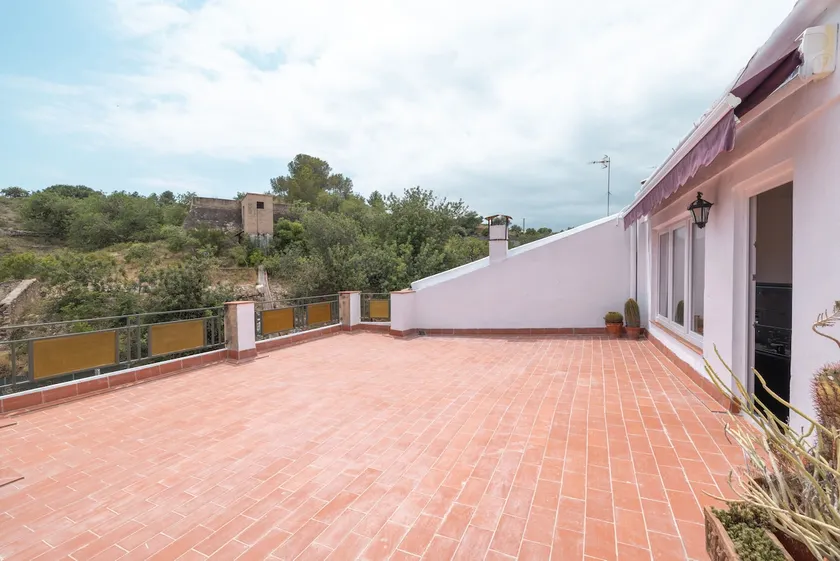 Beautiful House - Image 1