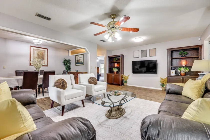 BBQ Ready: Hawthorne Home w/ Screened-in Patio - Image 1