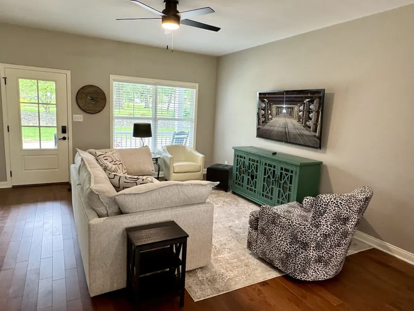 Man o’ War Cottage | Versailles KY Stay - Image 1