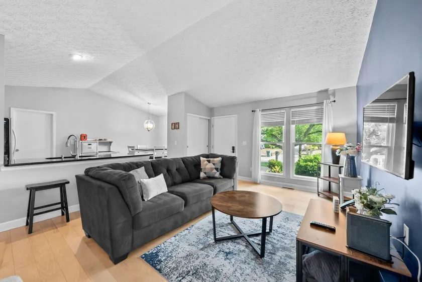 The Suburban Nest - For 6! - Image 1