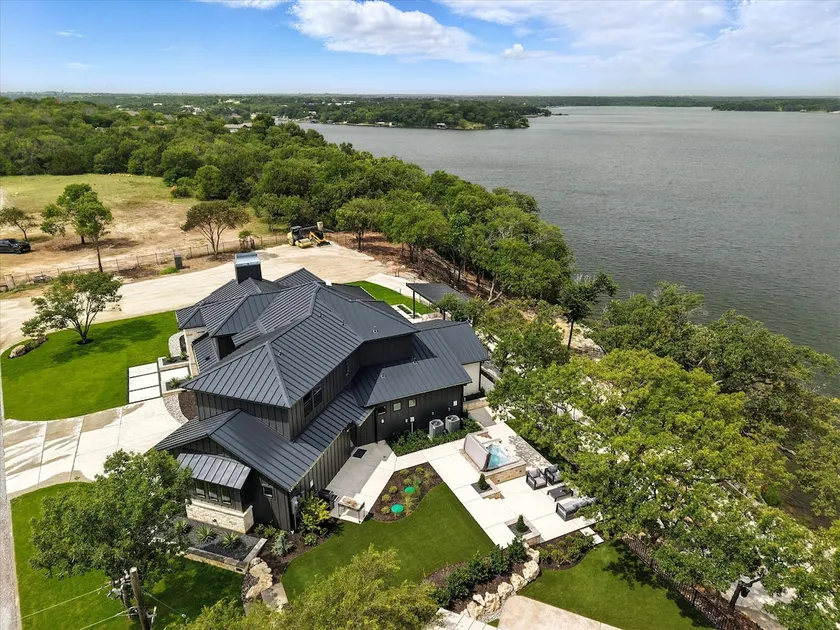 Heavenly Retreat – 5BD/5.5BA of Waterfront Living - Image 1