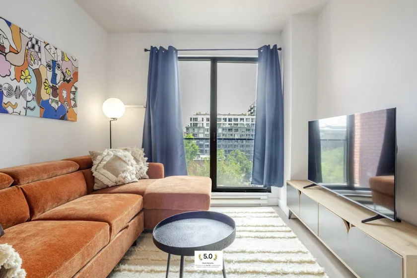 Modern Heritage Stay | Upscale 2BR in Old Port - Image 1