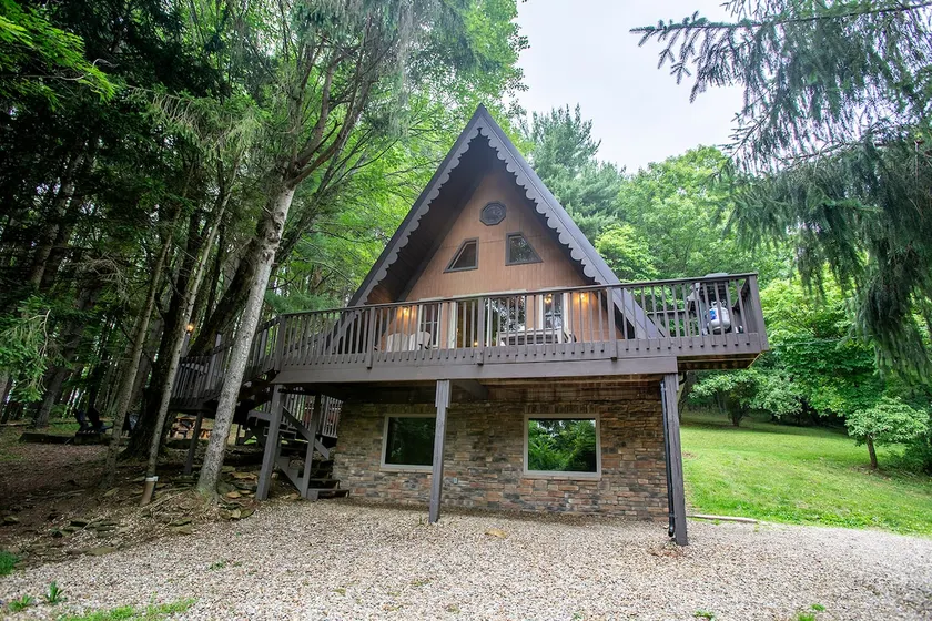 Rustic Chalet - Secluded with Hot Tub & Pool Table - Image 1