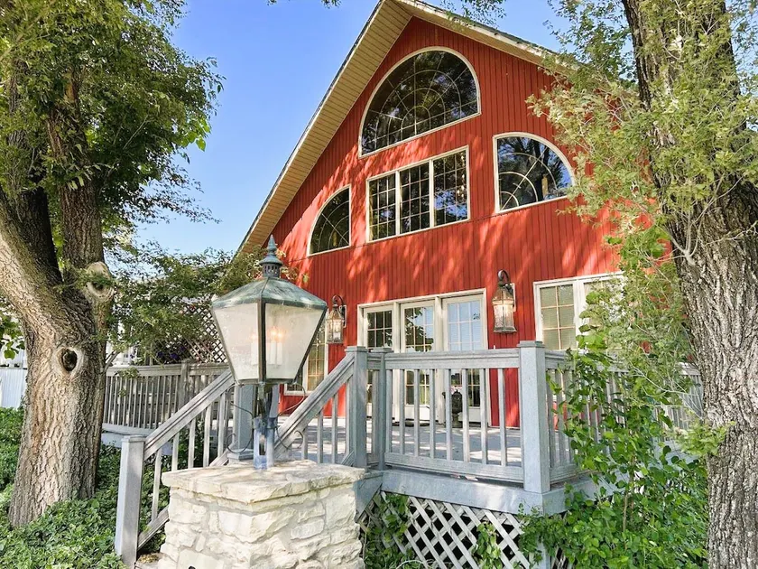Red Haven Retreat - County Lake & Park - Image 1