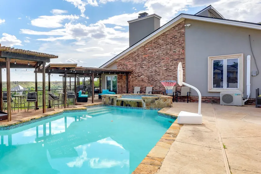 Outdoor Oasis w/ Lake Views: Ransom Canyon Retreat - Image 1