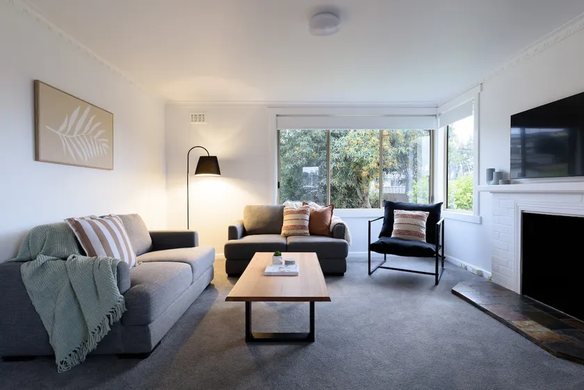 Tidy & Comfortable 2-Bed Home with Study – Close to Town - Image 1