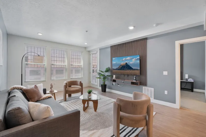 Bright 2BR 2BA Stay in SLC w Balcony - Image 1