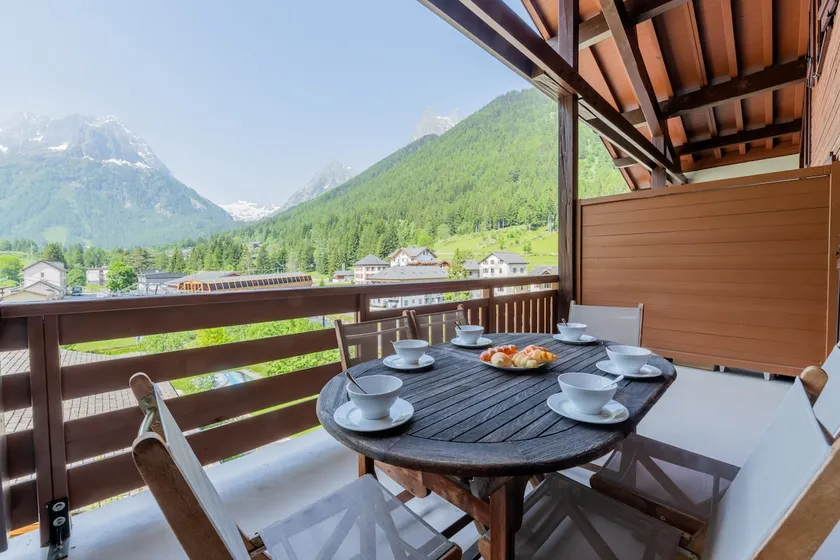 Ours BleuA35 Ski-In at Vallorcine| Pool & Wellness - Image 1