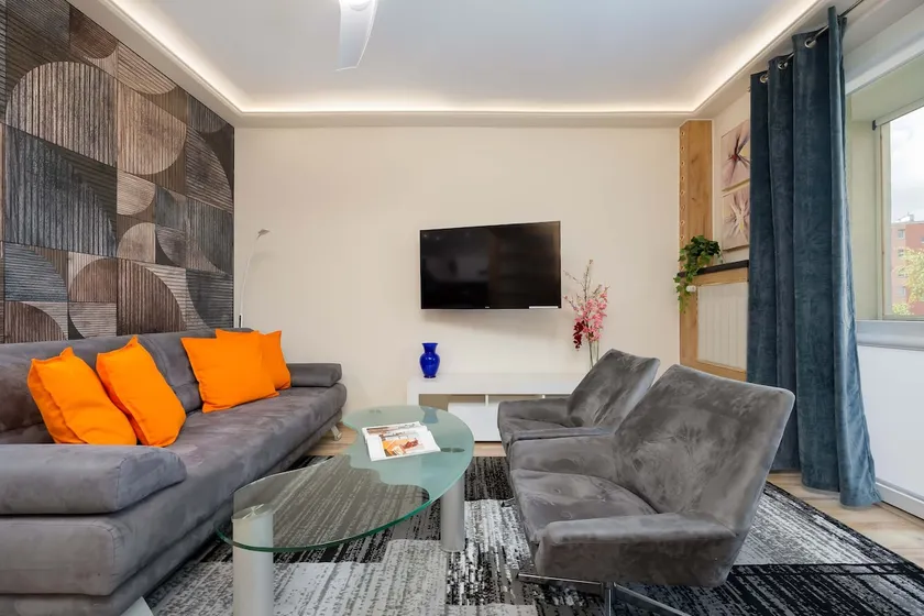 Comfortable Apartment Near Park Szczęśliwicki Warsaw by Noclegi Renters - Image 1