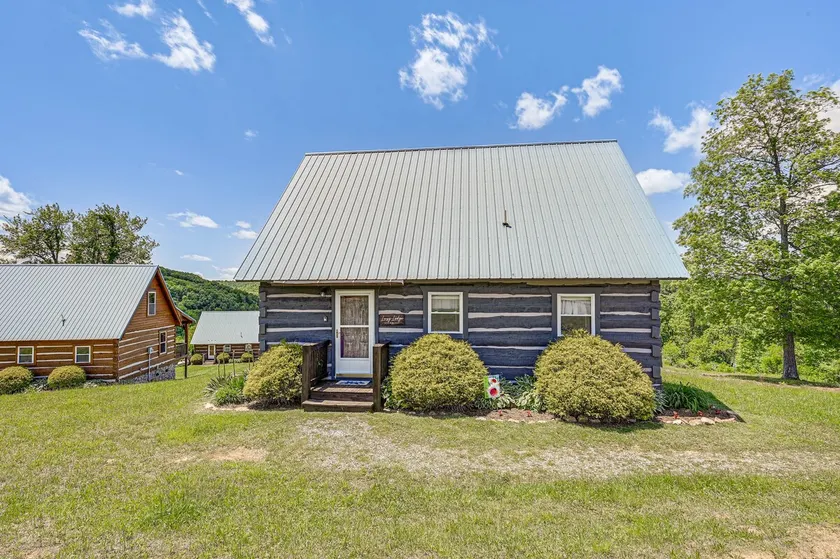 2 Mi to Mabry Mill: Mtn-view Cabin w/ Porch! - Image 1